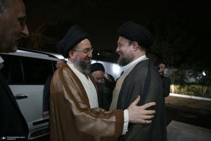 ادای احترام سید عمار حکیم به حضرت امام خمینی (س)