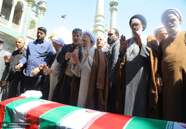 تشییع مرحوم آیت الله عباسعلی سلیمانی (ره) در حرم مطهر حضرت معصومه (س)