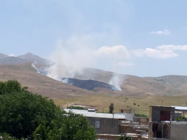 آتش‌سوزی 11 هکتار از مراتع شهرستان نهاوند  عامل انسانی علت حادثه