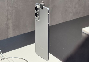 رونمایی از باریک‌ترین گوشی شرکت سامسونگ