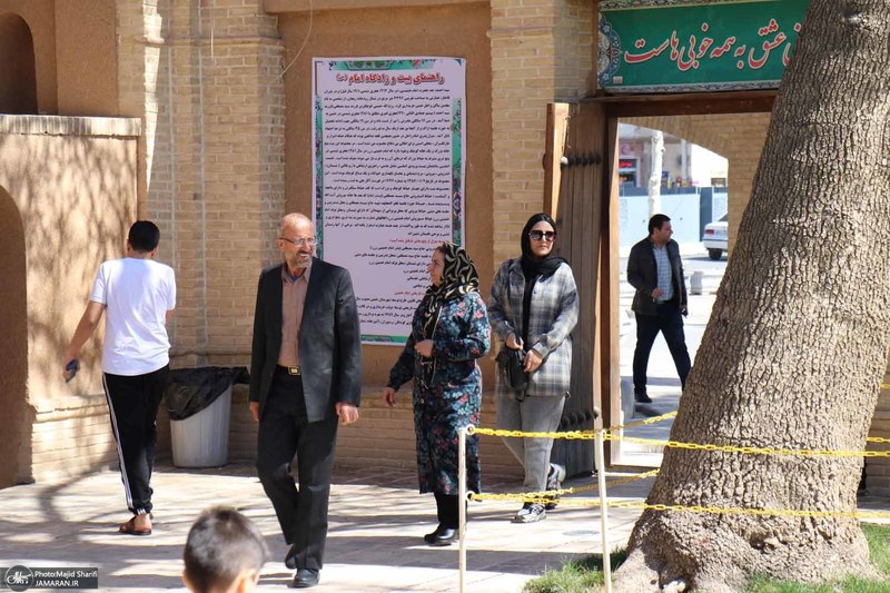 ازدید خانوادگی گردشگران نوروزی از بیت تاریخی حضرت امام در خمین