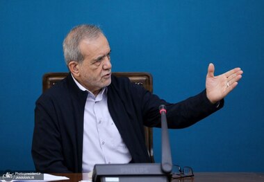 پزشکیان: زیر بار حرف زور آمریکا نمی‌رویم/ {ترامپ} فردی که دنیا را غارت کرده و عامل ناامنی در منطقه است، مسئولان ایران را متهم می‌کند/ آن‌ها می‌خواهند ایران را ضعیف نشان دهند، اما ایرانیان را نمی‌شناسند