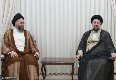 ادای احترام سید عمار حکیم به حضرت امام خمینی (س)