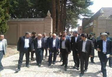 بازدید وزیر نفت از باغ و عمارت جهانی اکبریه بیرجند