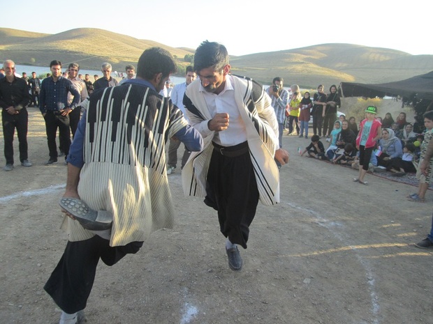 برگزاری مسابقات بومی محلی روستاییان و عشایر در الیگودرز