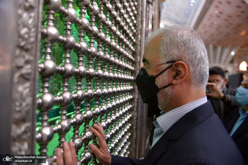 تجدید میثاق دبيركل و جمعی از کارکنان ستاد مبارز با مواد مخده‎ با آرمان های حضرت امام خمینی (س)