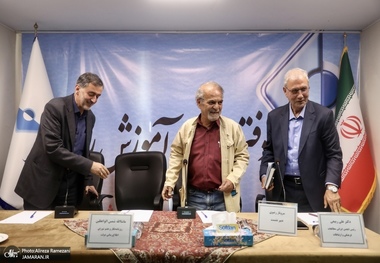  نشست «از مقاومت تا مذاکره؛ وظیفه روزنامه‌نگاران چیست؟» 