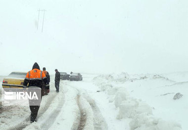 برف و کولاک موجب کُندی تردد در محورهای ارتباطی کردستان شده است