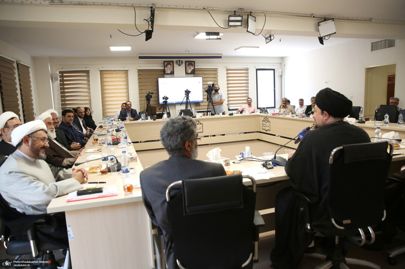 آیین رونمایی  از فصلنامه گواه در مرکز اسناد انقلاب اسلامی