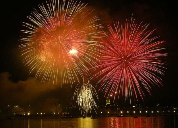 مشهد نورافشانی شد