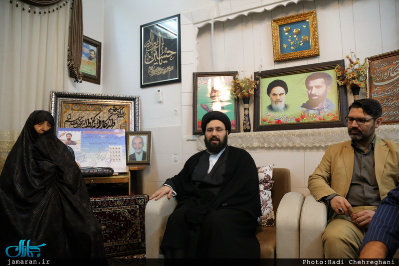دیدار سید علی خمینی با خانواده شهیدان مهدی زین الدین و محمد جواد دل آذر
