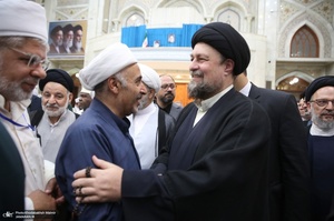 حاشیه های ادای احترام مهمانان خارجی چهلمین کنفرانس وحدت اسلامی به مقام شامخ حضرت امام خمینی (س)