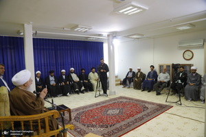 عمامه گذاری طلاب در روز میلاد پیامبر اکرم (ص) و امام صادق (ع) توسط مراجع تقلید