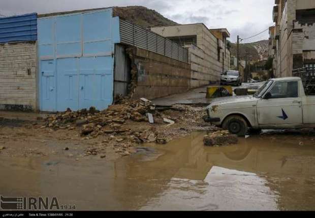 بخش هایی از مناطق سه و چهار شهرداری شیراز دچار آبگرفتگی شد