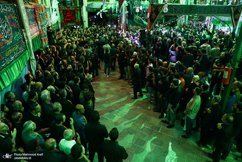 آیین سنتی نخل گردانی و عزاداری ظهر عاشورا در تکیه بزرگ تجریش