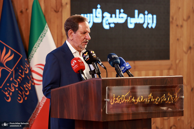 جهانگیری: این جنگ، موجودیت ایران را هدف قرار داده است/ به ظاهر می‌گویند ایران را محاصره دریایی کرده‌ایم؛ کشوری که ۱۵ همسایه دارد و با همه آنها مبادلات وسیع تجاری و ریلی، جاده‌ای دارد، چگونه می‌شود آن را محاصره کرد؟/ بالابردن تاب‌آوری مردم تعیین‌کننده است