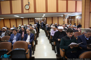 حضور سید حسن خمینی در مراسم ختم والده حجت الاسلام والمسلمین آشتیانی 