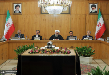 روحانی: مطالبات جوانان و بانوان به حق است/ وزیران و استانداران در انتصابات بر شایسته گزینی تکیه کنند/ در شرایط سخت، با وحدت یکدیگر را یاری کنیم/ با تعادل قیمت ها در بازار، نباید گذاشت به مردم اجحاف شود