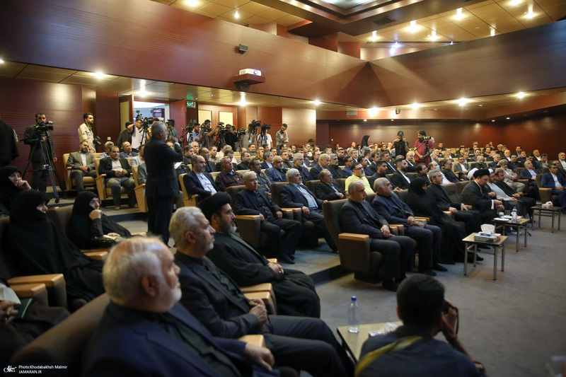 دیدار سرپرست و کارکنان وزارت خارجه باسید حسن خمینی در حرم مطهر امام خمینی (س)