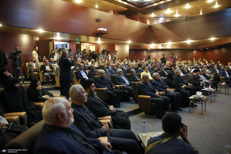 دیدار سرپرست و کارکنان وزارت خارجه باسید حسن خمینی در حرم مطهر امام خمینی (س)