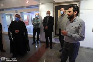 بازديد سرپرست موسسه تنظیم نشر آثار امام خمینی(س) از نمايشگاه عکس و نقاشی حوزه هنری