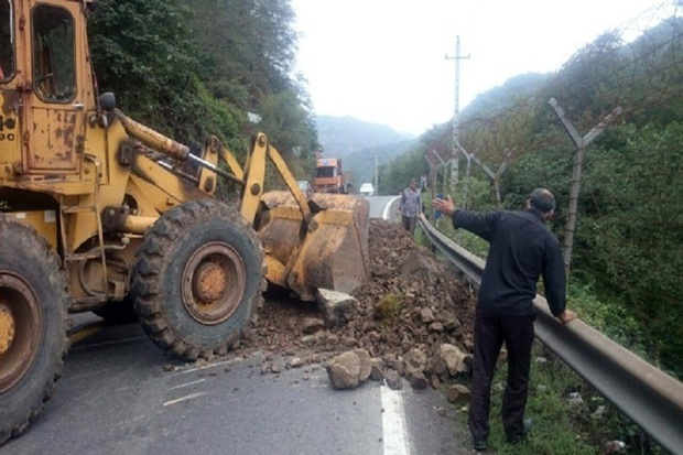 راه پنج روستای آستارا به علت رانش زمین نا امن است