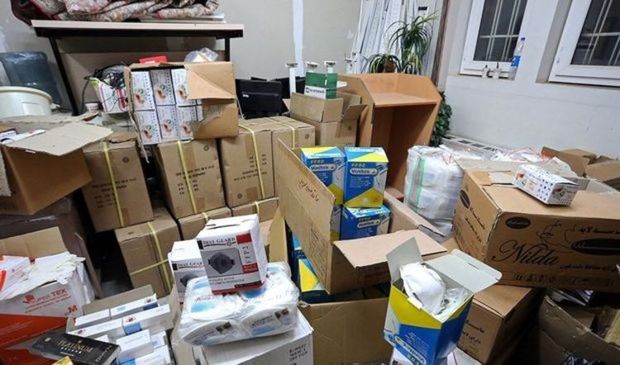 انبار ۱۱۵ هزار دستکش احتکار شده در غرب پایتخت لو رفت