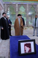 حضور رهبر معظم انقلاب در حرم مطهر حضرت امام خمینی