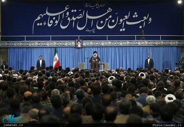 رهبر معظم انقلاب: دستگاه‌های اطلاعاتی جبهه مقابل که برغم همه امکانات خود، تا بحال نتوانسته اند هیچ غلط مهمی انجام دهند/ وزارت اطلاعات و همه کارکنان آن باید همواره صد درصد انقلابی بمانند و انقلابی حرکت کنند/ هرگونه جناح‌بازی در وزارت اطلاعات گناه است