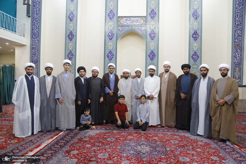 عمامه گذاری طلاب در روز میلاد پیامبر اکرم (ص) و امام صادق (ع) توسط مراجع تقلید