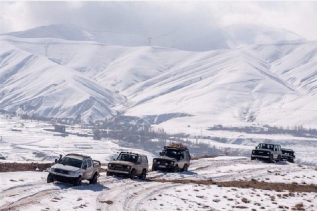 ارتفاع برف در بازارچه «کیله» سردشت به 30 سانتی متر رسید