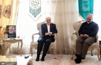 معاون اول رئیس‌جمهور در دیدارهای جداگانه با تعدادی از خانواده فرماندهان شهید و دانشمندان شهید در جنگ تحمیلی ۱۲ روزه (4)