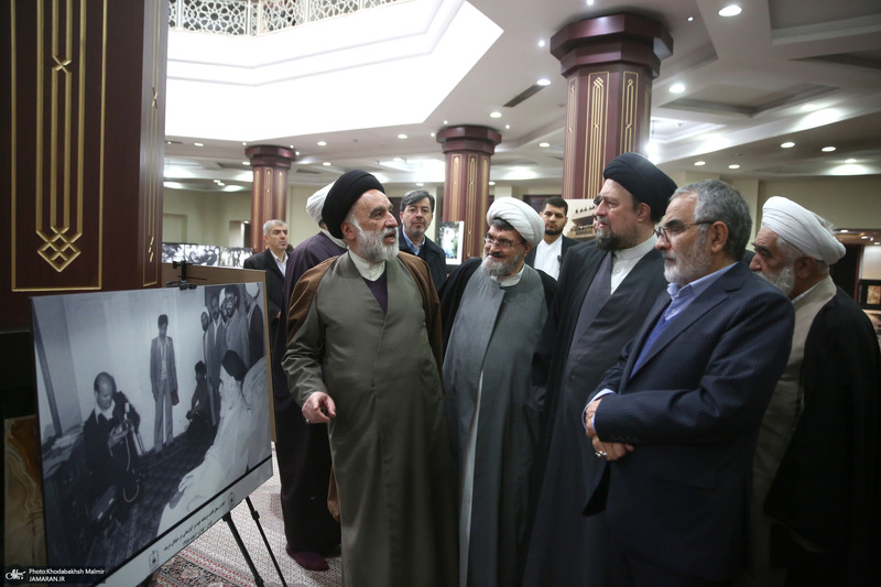 بازدید سید حسن خمینی از نمایشگاع عکس امام امت