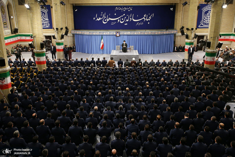دیدار جمعی از فرماندهان و کارکنان نیروی هوایی ارتش با فرمانده معظم کل قوا