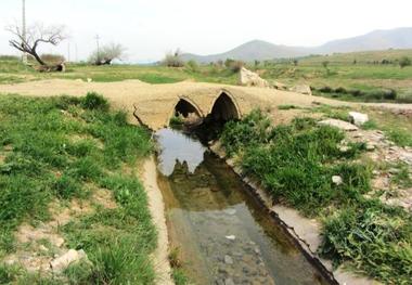 گوار روستایی با چشمه ساران و باغات آباد