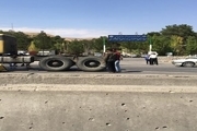 هشدار پلیس درباره قیچی کردن تریلرها هنگام بارندگی در ۲ بزرگراه اصفهان