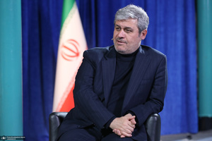 گفتگو حضور با تاجگردون