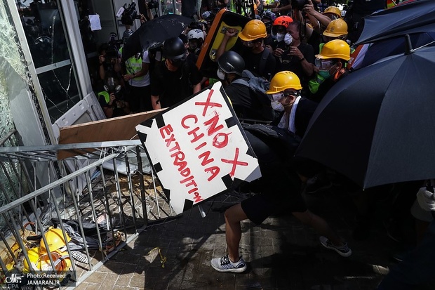 تصاویر/ زدوخورد پلیس هنگ کنگ با معترضان