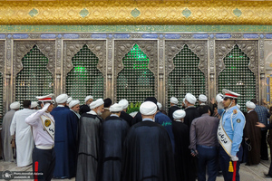 ادای احترام جمعی از علمای نجف نسبت به مقام شامخ حضرت امام خمینی (س)