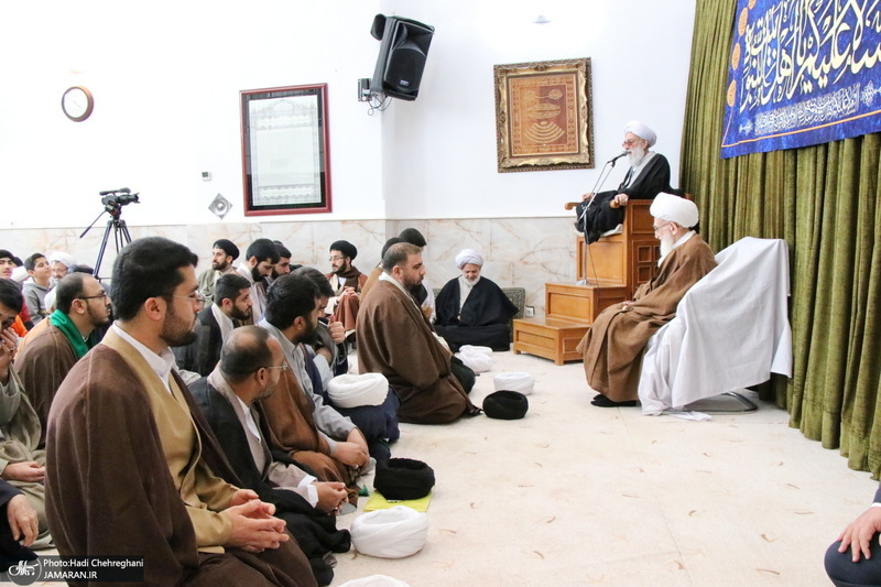 عمامه گذاری طلاب در روز عید مبعث توسط مراجع عظام تقلید‎‎