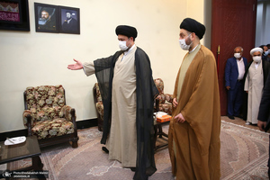 ادای احترام سید عمار حکیم نسبت به حضرت امام خمینی (س)