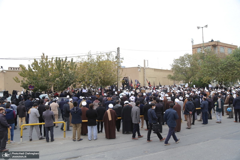 تجمع اعتراضی جمعی از طلاب قم در پی ترور ناجوانمردانه شهید فخری‌ زاده