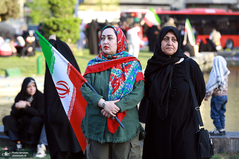 راهپیمایی دختران «جان‌فدای ایران» -۱