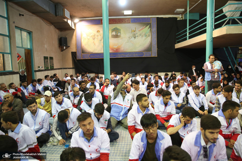 تجدید میثاق جمعی از جوانان هلال احمر با آرمان های حضرت امام خمینی (س)