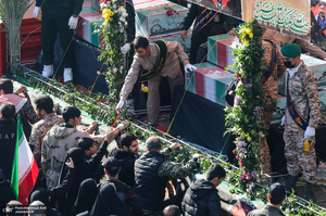 تشییع پیکرهای 110 شهید گمنام دفاع مقدس در تهران - 2