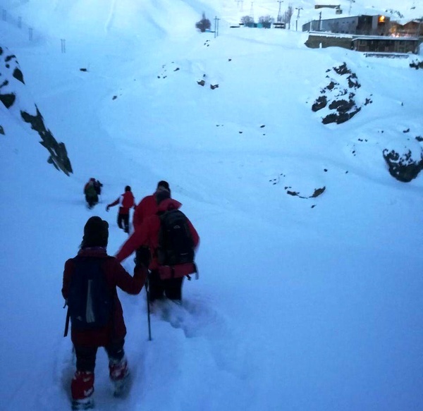 ناپدید شدن ۱۵ نفر در ارتفاعات زردکوه   سقوط 2 نفر به داخل دره