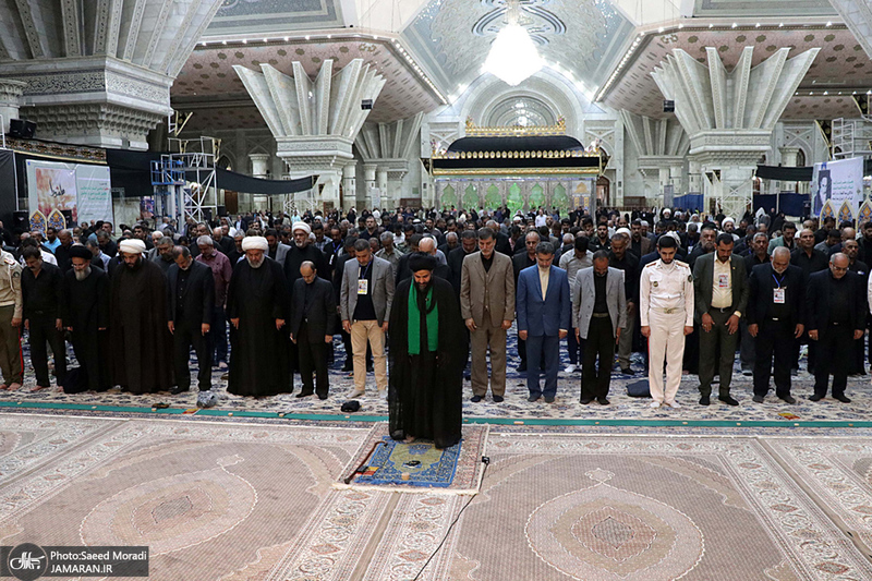 ادای احترام جمعی از موکب داران عراقی نسبت به مقام شامخ حضرت امام(س)