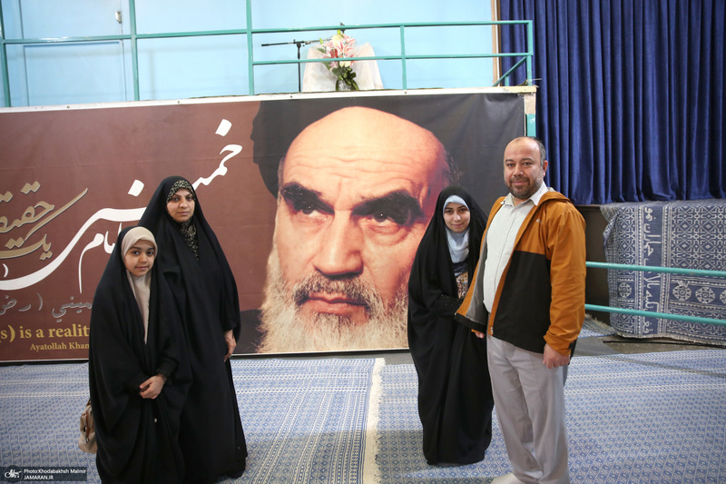 بازدید کردشگران نوروزی از بیت امام خمینی (س) در جماران