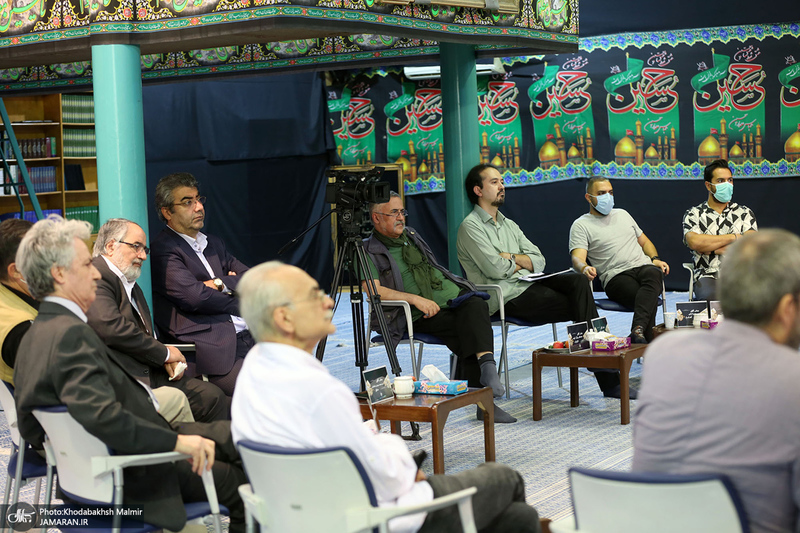 نشست صمیمانه دست اندر کاران و عوامل فیلم مستند «احمد» با سید حسن خمینی