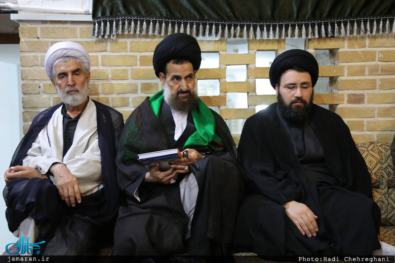 دیدار جمعی از ائمه جماعات استان قم با سید علی خمینی